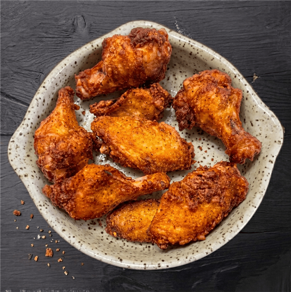 38. CHICKEN WINGS V/KIPS